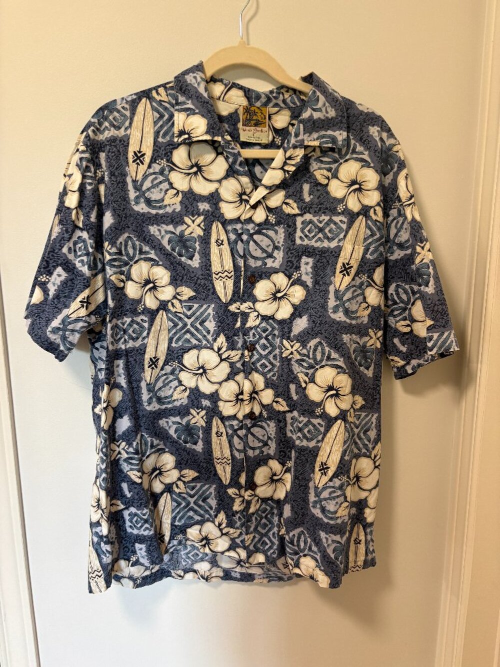 Winnie Fashion Hawaiian Shirt Size L Hawaii Surf Floral Blue Cream Made in USA